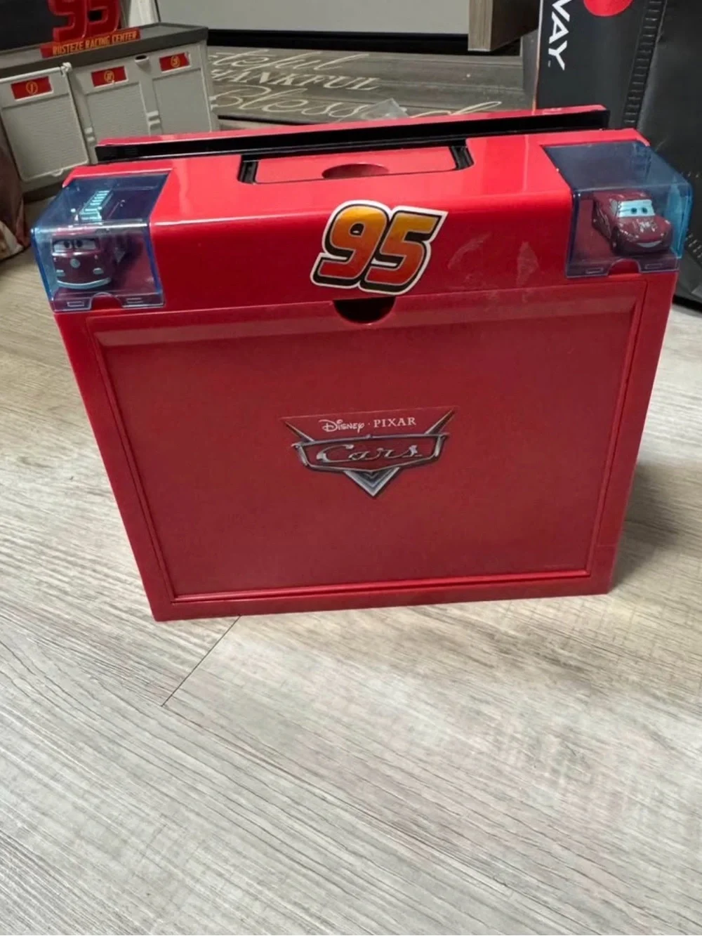 Disney Cars Red Lightning McQueen Carry Case Playset